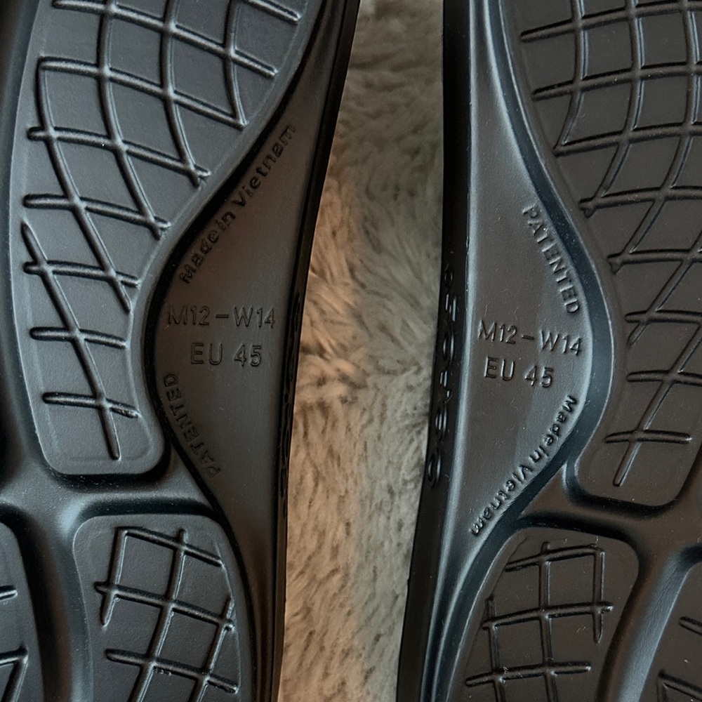 OOFOS Black Men's Sandals - Picture 4 of 7